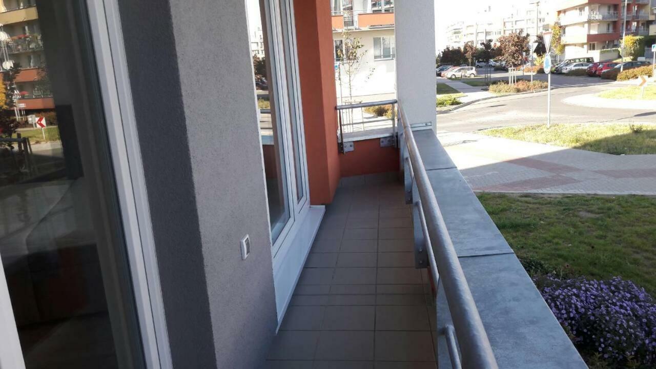 Apartamento H+ Apartman Letiste Praha Exterior foto